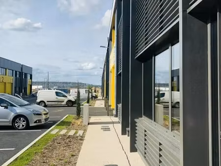 275 m2 entrepot a louer