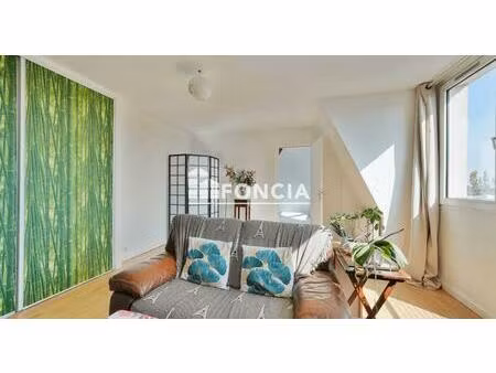 2 pieces de 54 m2 avec parking