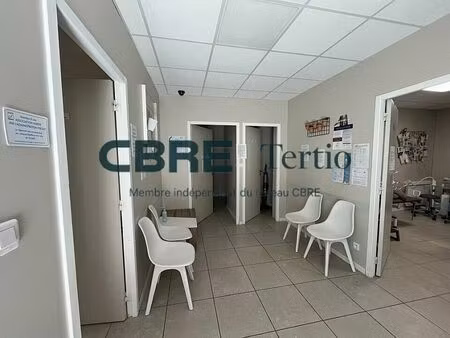 location local d'activités saint-pierre-des-corps 64 m²