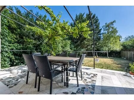 le service location de la maison barnes vous propose ce bien :