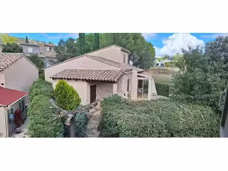 charmante maison avec petit extérieur à st sauveur de cruzières
