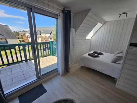 sudio entierement meuble avec terrasse