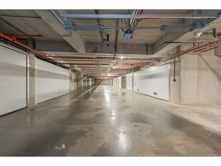 burst - gesloten garagebox op centrale ligging!