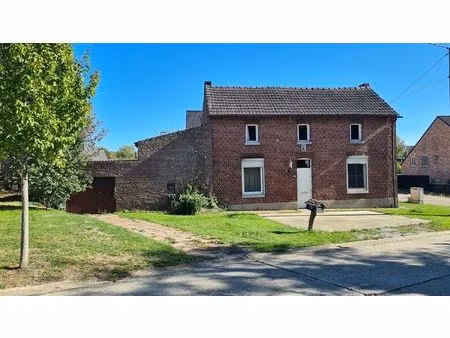 te renoveren eengezinswoning met tal van mogelijkheden