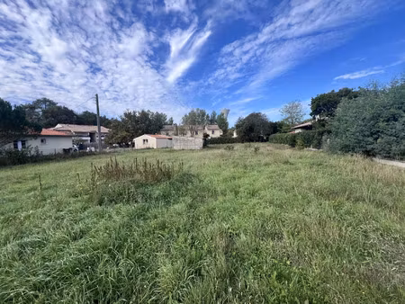 vente terrain 1585 m2 à le pian-médoc