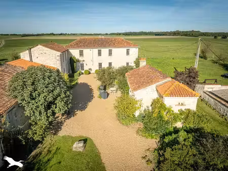 maison en pierre de 10 pièces principales