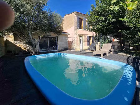 belle maison en pierre avec piscine au calme dans un quartie