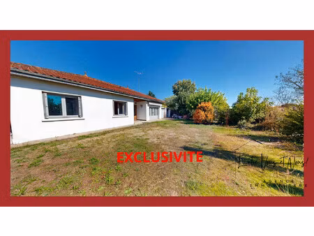 maison de plain-pied de 80m2 sur un terrain de 1464 m2 entiereme