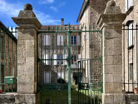 propriété historique avec dépendances