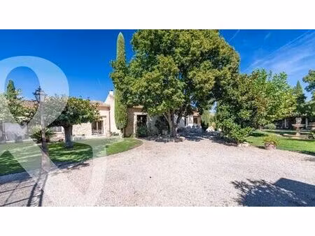 maison de 5 pièces de luxe en vente à mollégès  provence-alpes-côte d'azur