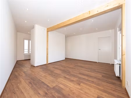 au calme   tres lumineux   a 8mn a pied de la gare et 5 mn du tram