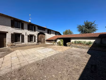 tènement immobilier au coeur d'un village touristique