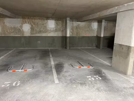 places de parking - istres
