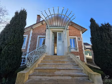 rueil malmaison buzenval - maison 6 pièce(s) 144.36 m2.