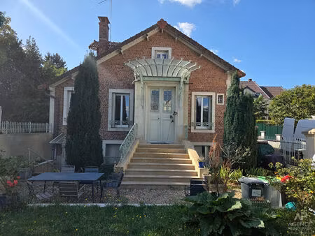 rueil malmaison buzenval - maison 6 pièce(s) 168 m2.