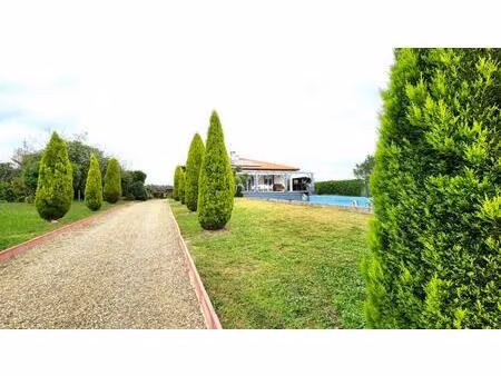 maison 230m² + sous sol + piscine + terrain 4000m²