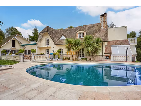 elegante maison familiale contemporaine avec piscine  terrasses et dependances - 11 pieces