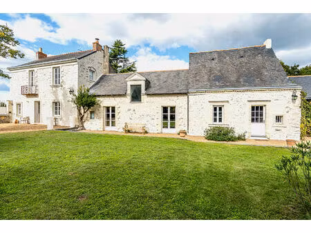 à seulement 15 min du château d'angers - exclusivité briollay - belle propriété de charme
