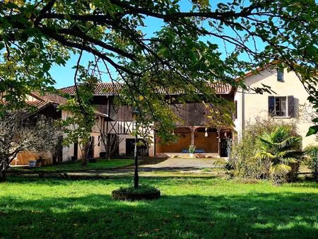 à vendre  proche trie-sur-baïse: maison gasconne de caractère de 3 chambres avec chauffage