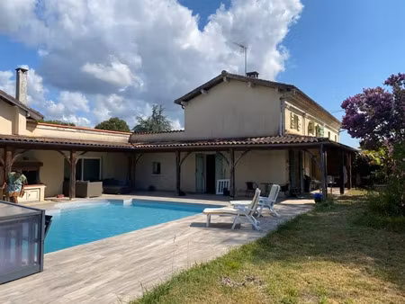 vente maison 8 pièces 220 m² à les eglisottes-et-chalaures (33230)  218 300 €