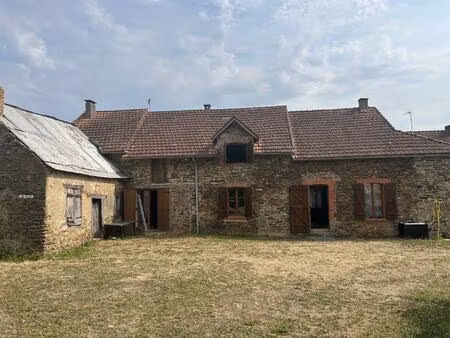 jolie maison de hameau à saint-benoît-du-sault  jardin et dépendance