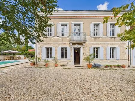 élégante maison de maître du xixème siècle  avec annexe  piscine et parc arboré