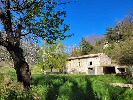 maison a rénover avec bergerie sur 6800m²