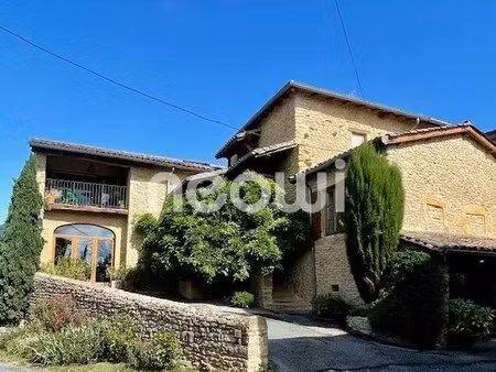 maison perres dorees avec vue panoramique et jardin paysage