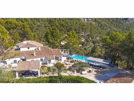 maison avec piscine et jardin fontaine-de-vaucluse (84)