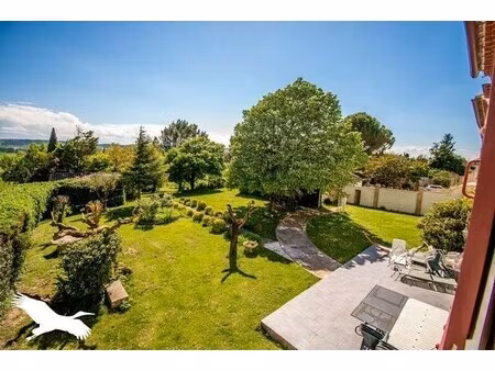 maison de luxe à vendre à mas-saintes-puelles