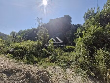 terrain constructible d'environ 710 m² avec ruine