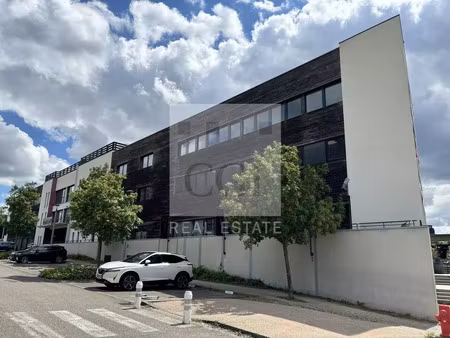 location bureau 824 m² à saint-priest (69800)