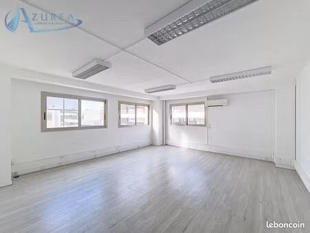 bureaux 960 m²