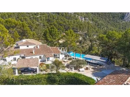 maison de luxe à vendre à fontaine-de-vaucluse : 1 495 000 € | 420m²