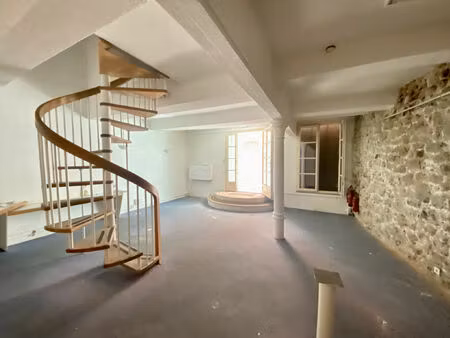 location commerce 48 m² à hyères (83400)