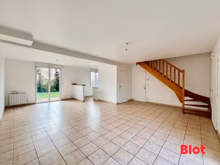 a louer - iffendic - maison t4 - 100 m² - 920 € - jardin clos - garage