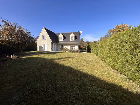 belle propriete privee 5 chambres avec grand terrain et gara