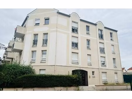 location appartement  m² t-2 à montmagny  900 €