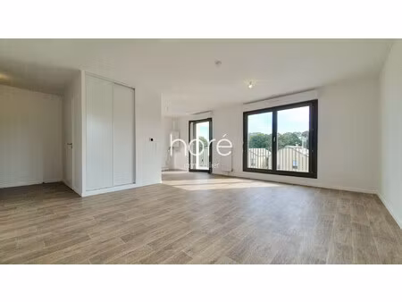 appartement t4 neuf avec balcon et stationnement