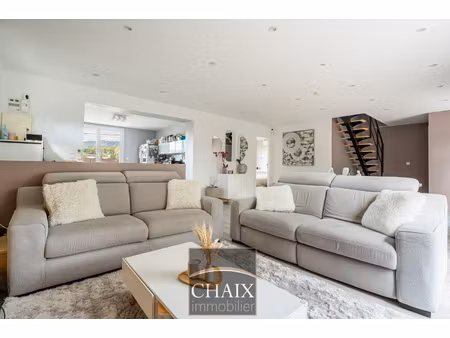 aubagne haut de villa lumineux avec piscine et dépendance