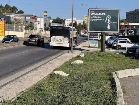 location local commercial 792 m2 marseille la valentine