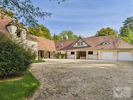 maison de luxe de 8 pièces en vente à chamant  france