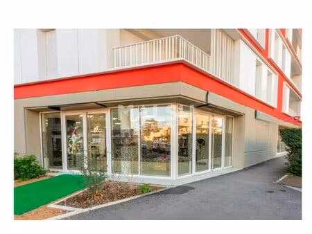 location local commercial 151m²