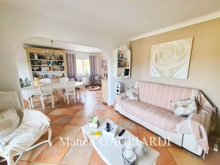 villa sanary- proche commerces a pied