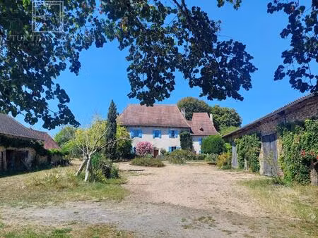 maison noble avec 37 ha de terrain