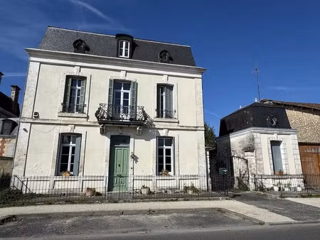 vente maison 9 pièces 200 m² à chalais (16210)  286 650 €