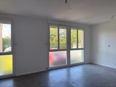 location appartement 1 pièce 35 m² à la châtre (36400)