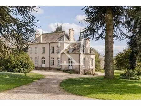 prestigieux château en vente saint-pierre-des-landes  pays de la loire