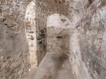 cave voûtée sécurisée 6 9m² à louer – strasbourg saint-denis (limite 75010  75003  75002 p