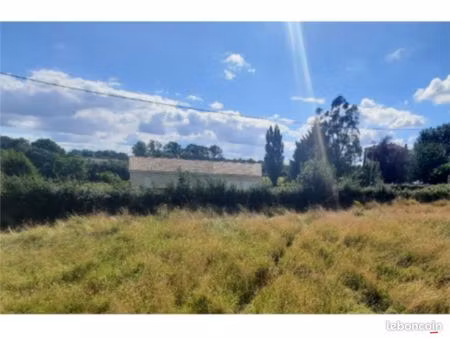 beau terrain constructible au calme à 7 min des commerces – saint-laurs (79)